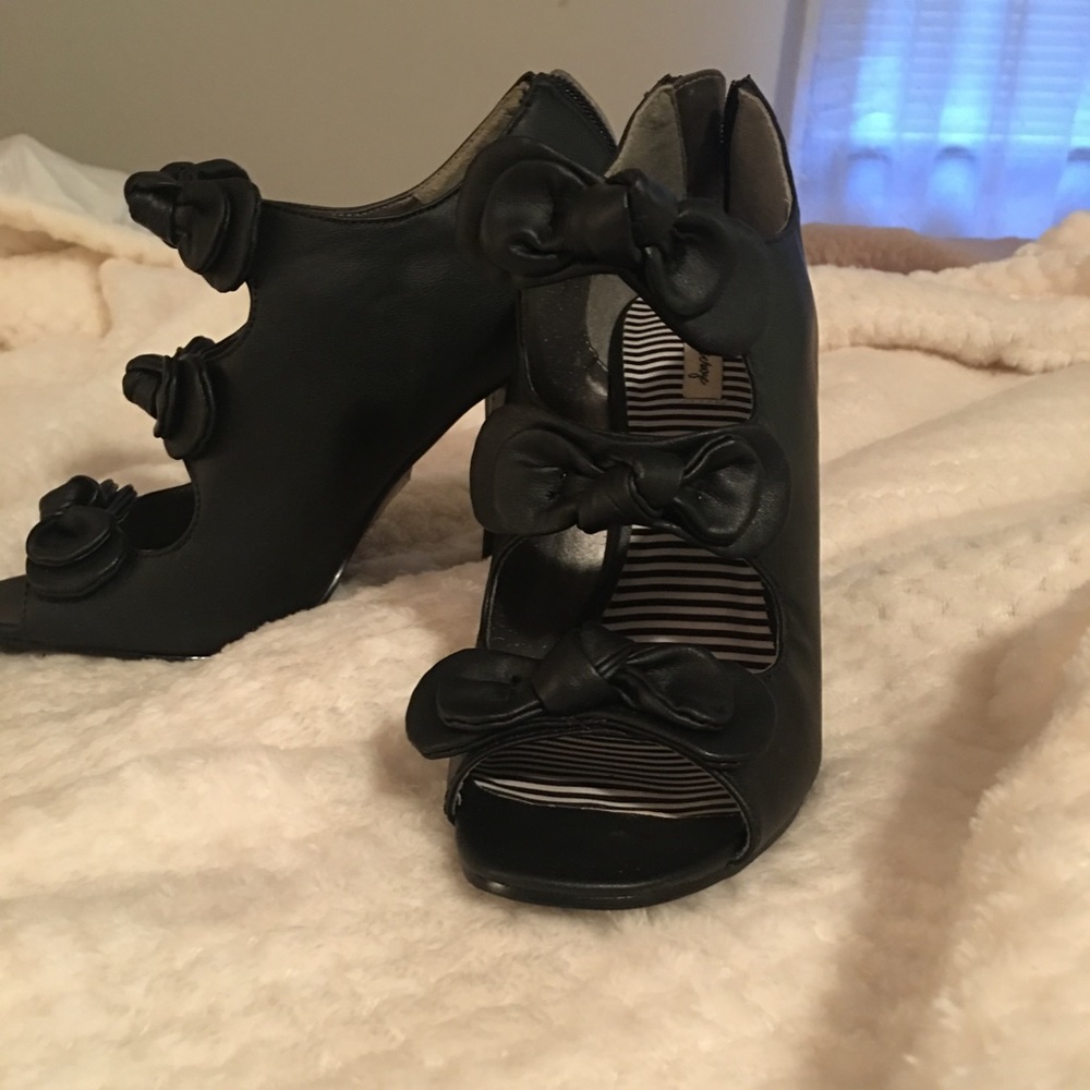 Black heels zip up back